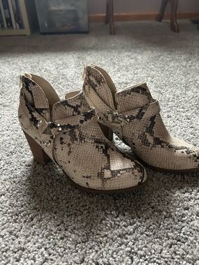 Fergalicious Women's Snake-Print Heeled cowboy Booties in Beige